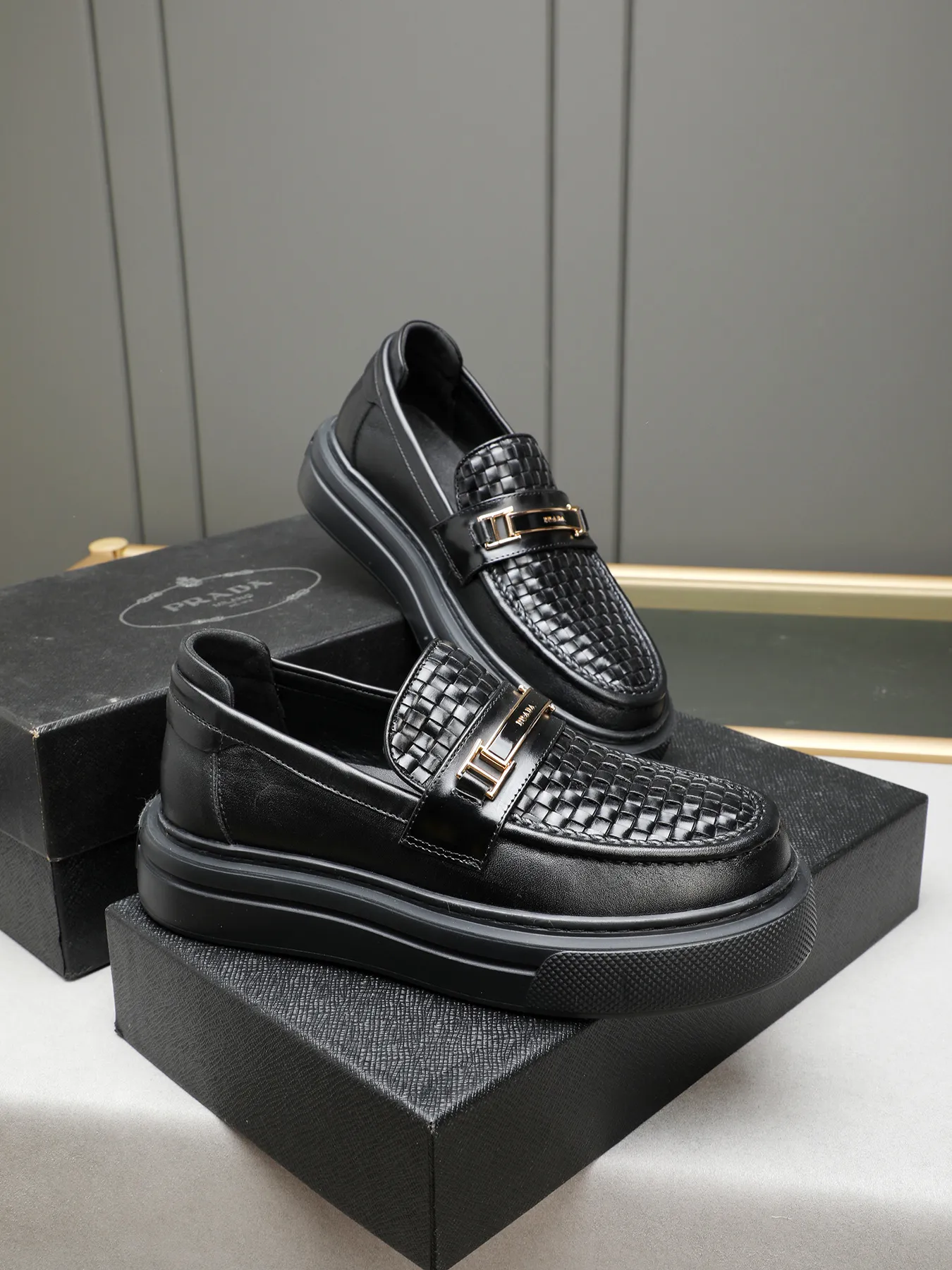 Men's Men's Shoes 💰500 Prada/Prada Men's new casual shoes, this upper is made of imported calfskin + sheep lining! The outsole is made of non-slip foam outsole, which feels good on your feet and is a fashionable and stylish item!  Size: 38-44 (45 customized)